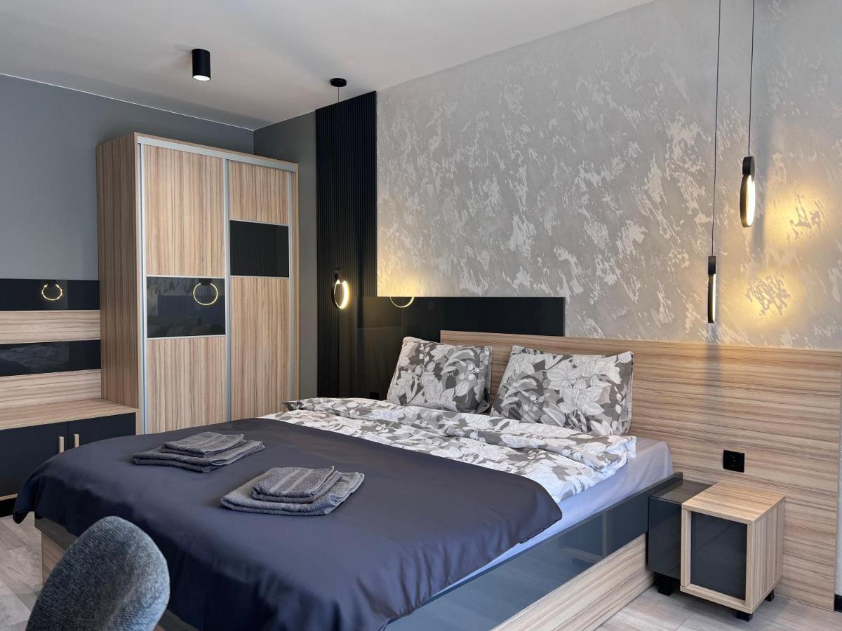 A-brilliant, New! Spacious & Modern In Whit Garage דירה וארנה